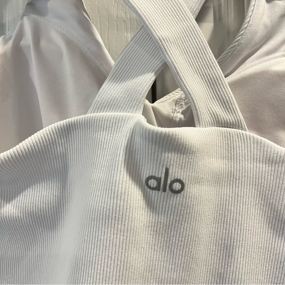 ALO White Crossback V Neck Top w Built in Bra - Picture 5 of 6